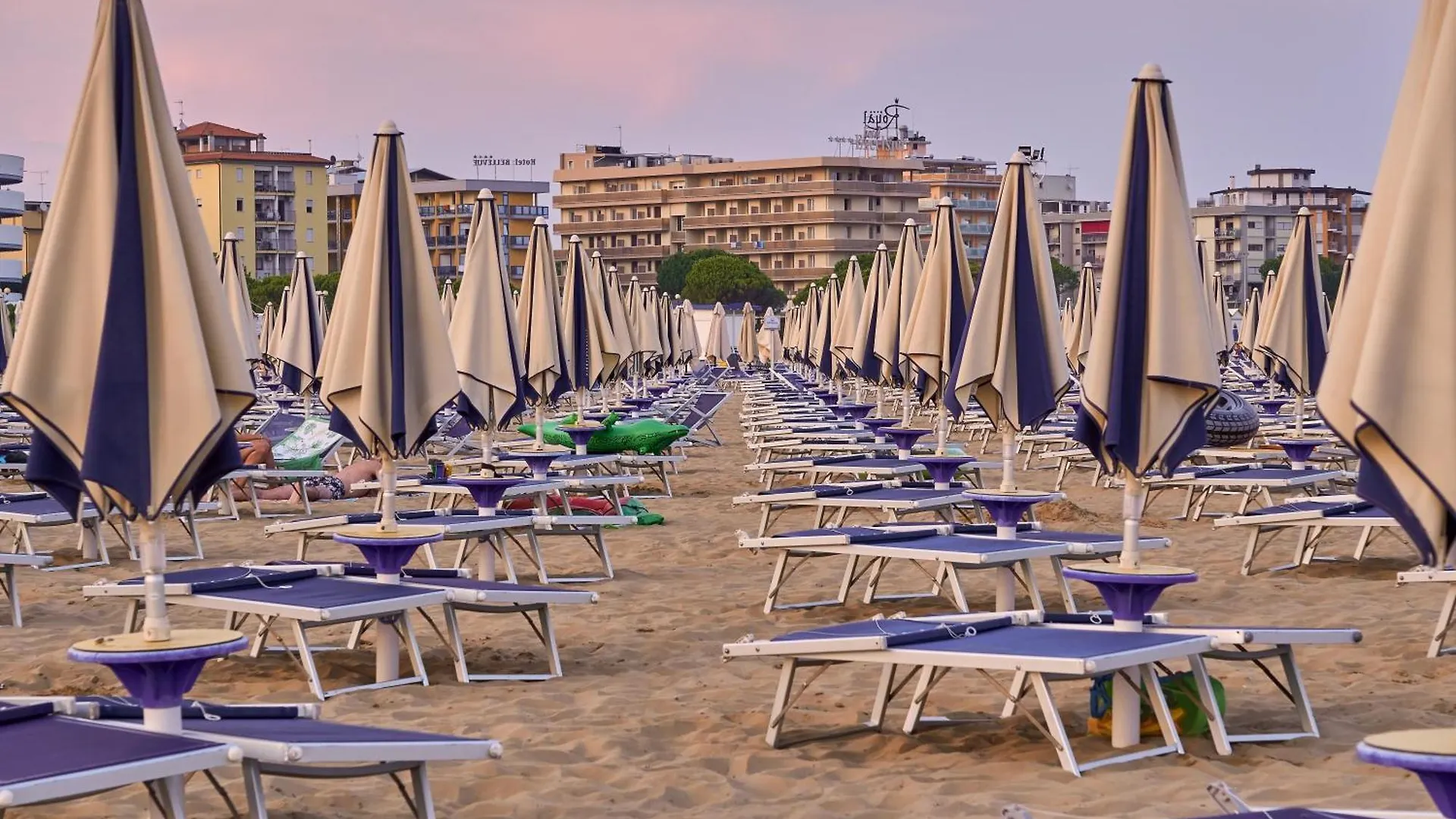 Experience The Charm Of Our Spacious Flat Bibione Apartment