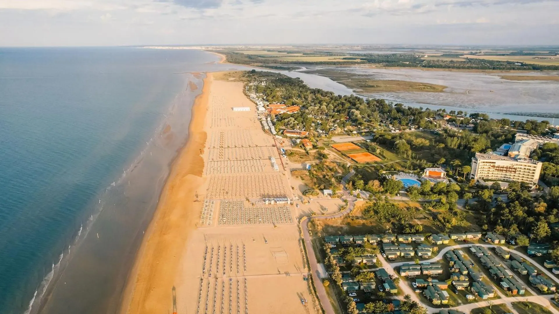 Experience The Charm Of Our Spacious Flat Bibione Apartment